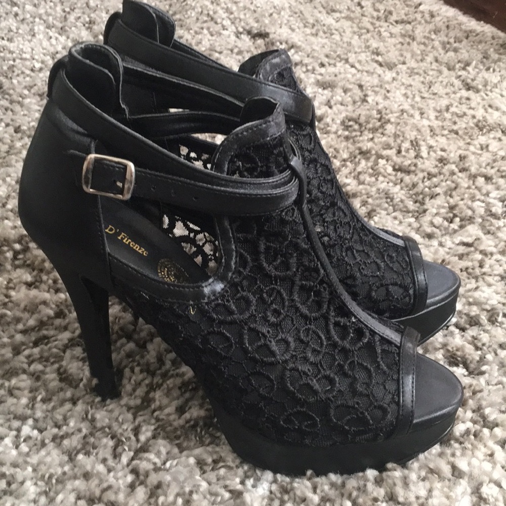 Vittorio D’Firenze Black Lace Heels 🖤✨